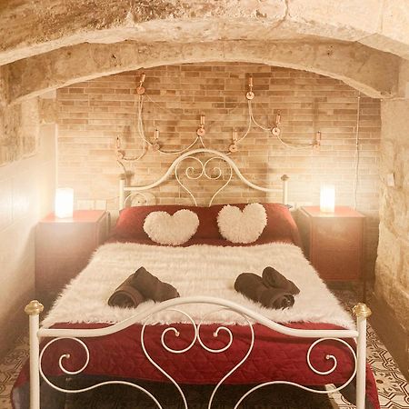 Malta'S Naughtiest Cabaret Apartment Il Furjana Bagian luar foto