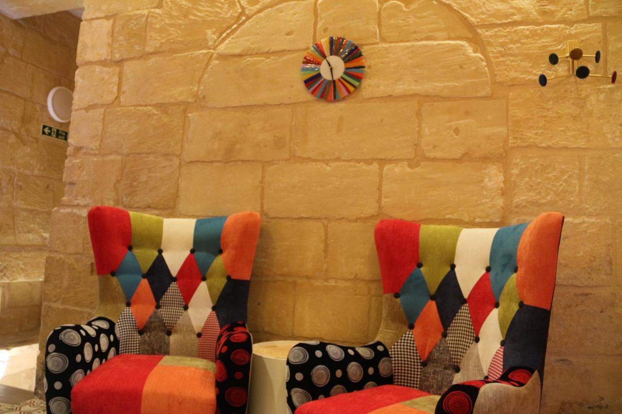 Malta'S Naughtiest Cabaret Apartment Il Furjana Bagian luar foto