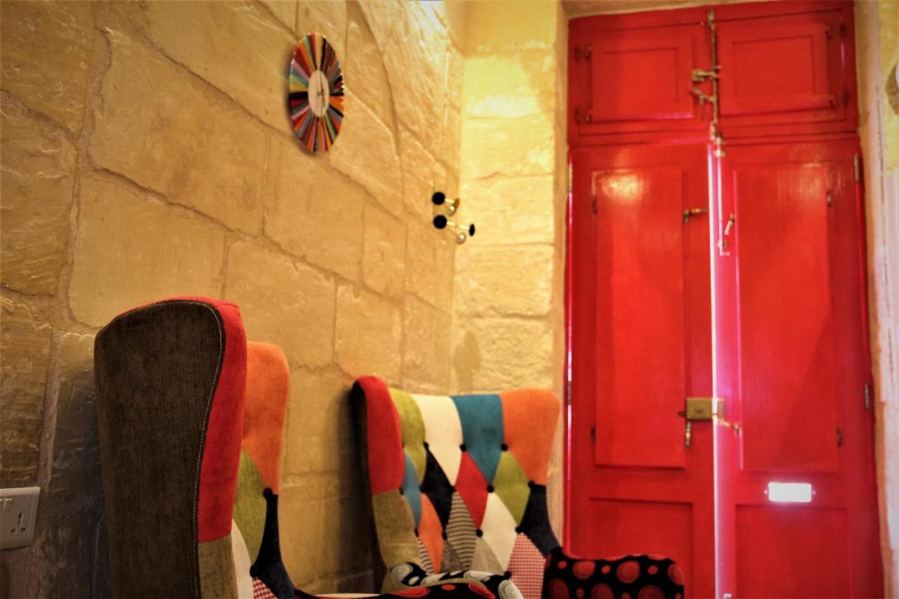 Malta'S Naughtiest Cabaret Apartment Il Furjana Bagian luar foto