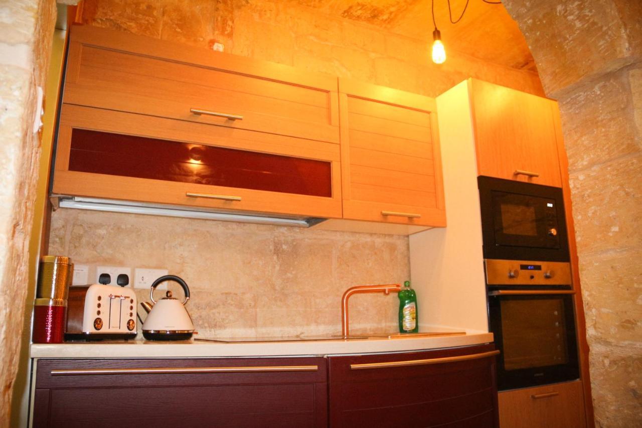 Malta'S Naughtiest Cabaret Apartment Il Furjana Bagian luar foto