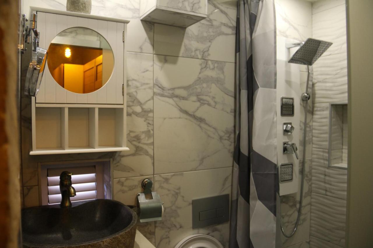 Malta'S Naughtiest Cabaret Apartment Il Furjana Bagian luar foto