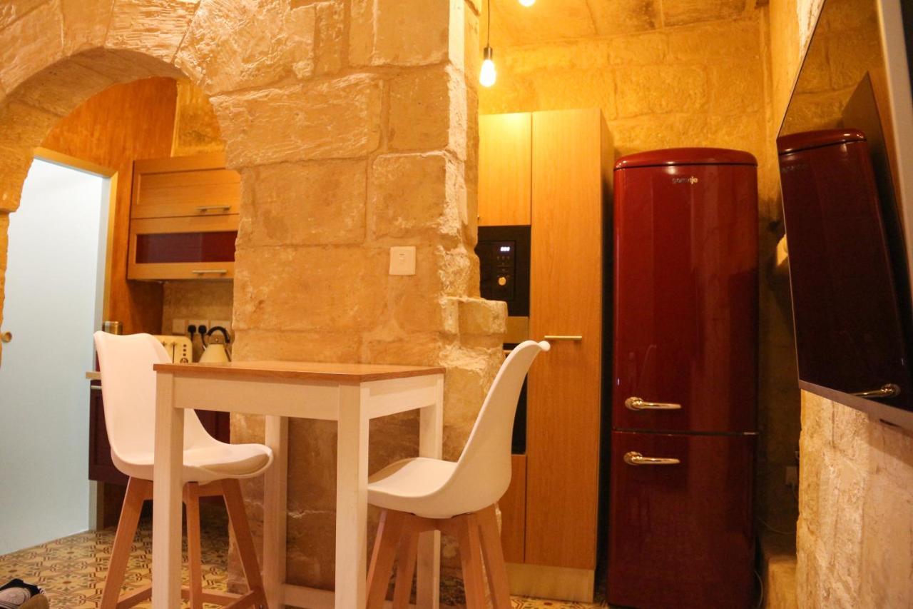 Malta'S Naughtiest Cabaret Apartment Il Furjana Bagian luar foto