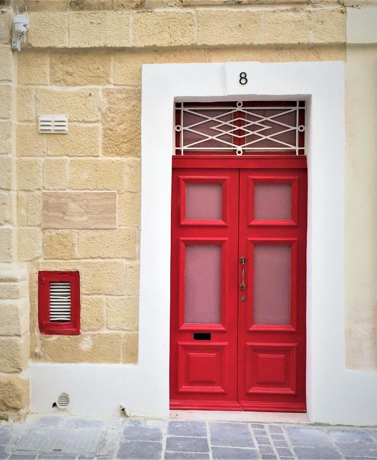 Malta'S Naughtiest Cabaret Apartment Il Furjana Bagian luar foto