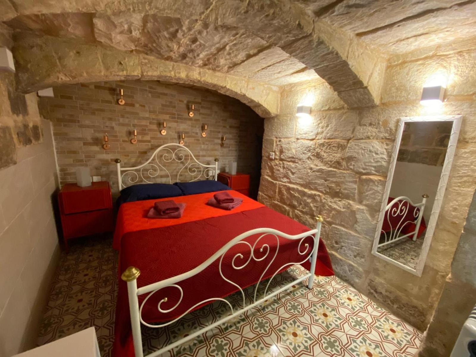 Malta'S Naughtiest Cabaret Apartment Il Furjana Bagian luar foto