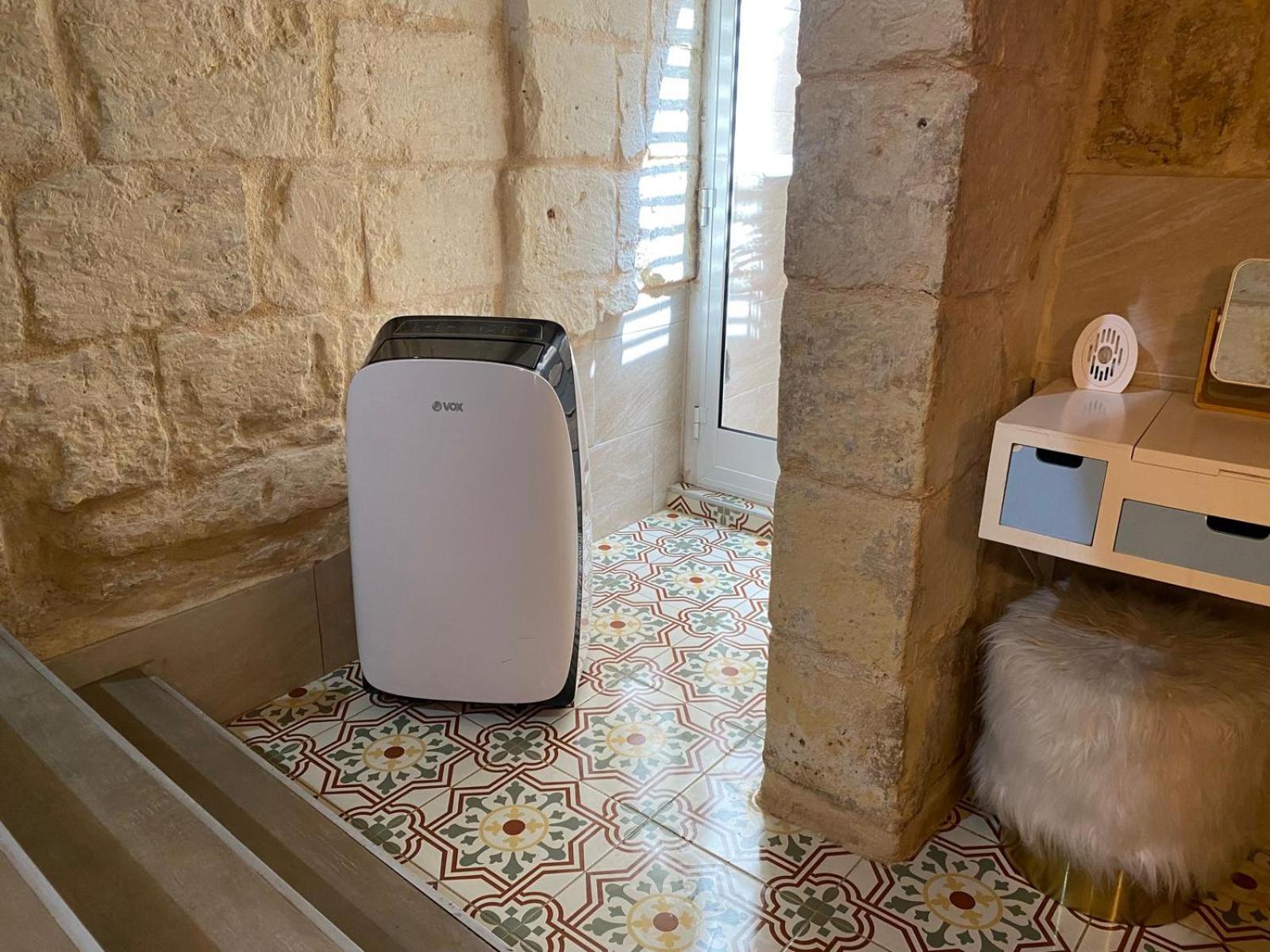 Malta'S Naughtiest Cabaret Apartment Il Furjana Bagian luar foto
