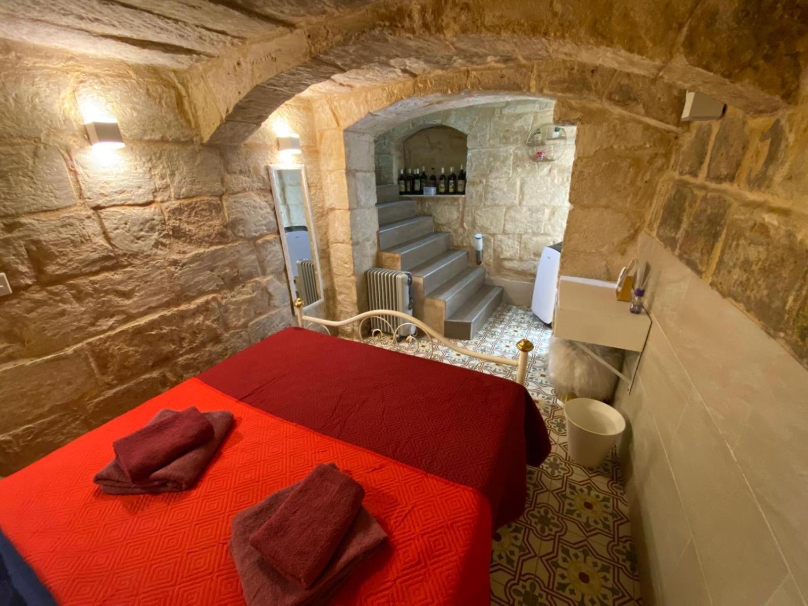 Malta'S Naughtiest Cabaret Apartment Il Furjana Bagian luar foto