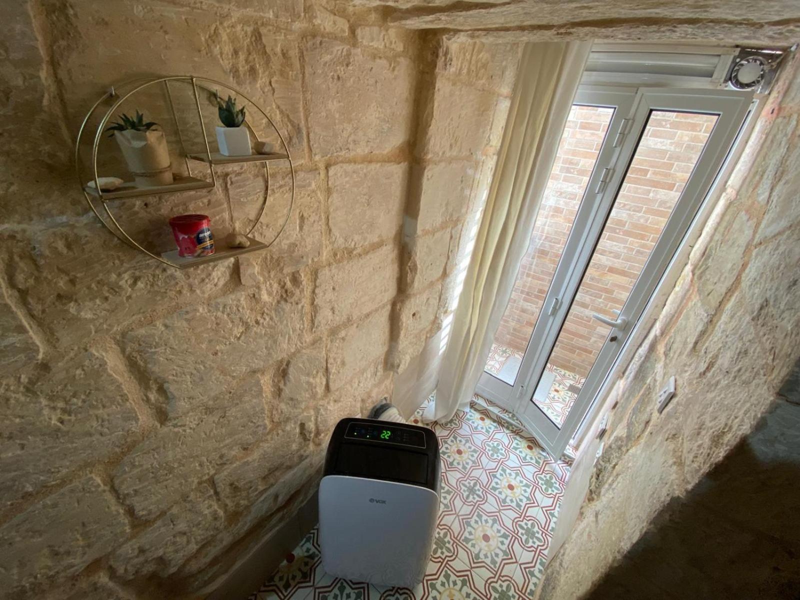 Malta'S Naughtiest Cabaret Apartment Il Furjana Bagian luar foto